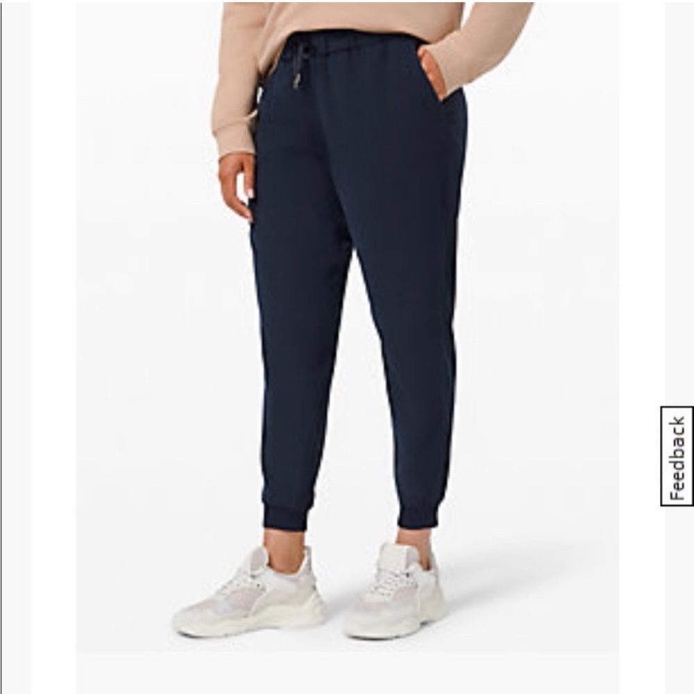 Lululemon NAVY On the Fly Jogger women size 4